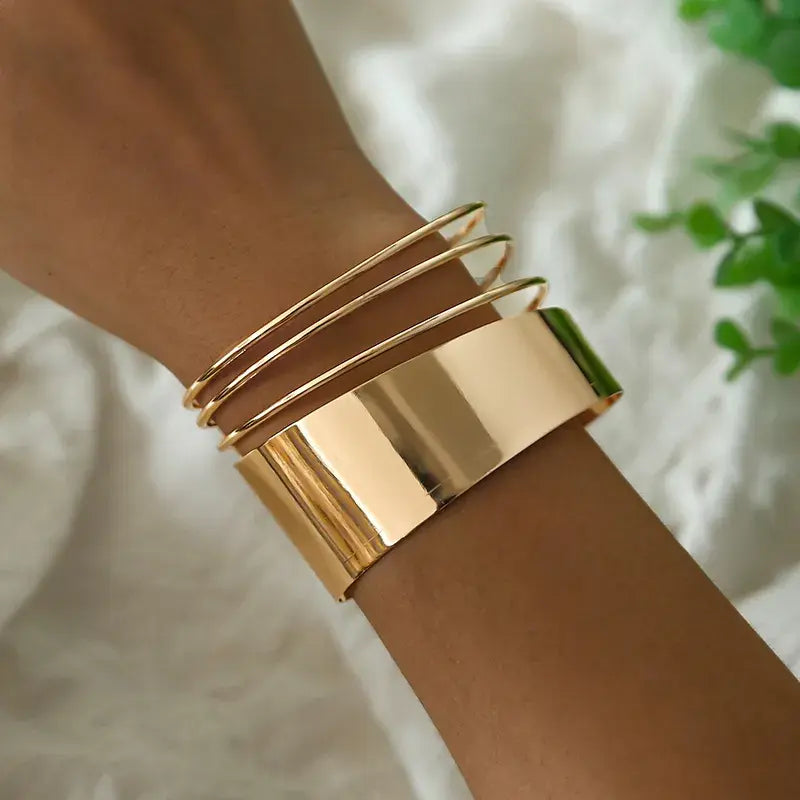 Classic Golden Vintage Bracelet