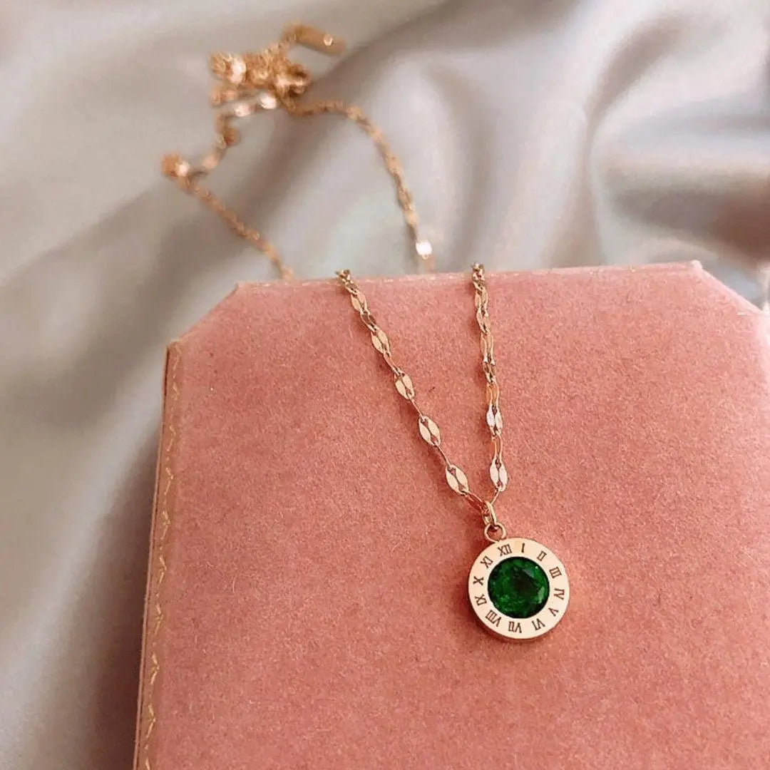 Time Necklace with Emerald i