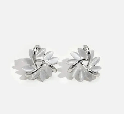 Elegant and exquisite opal petal circle stud earrings in golden